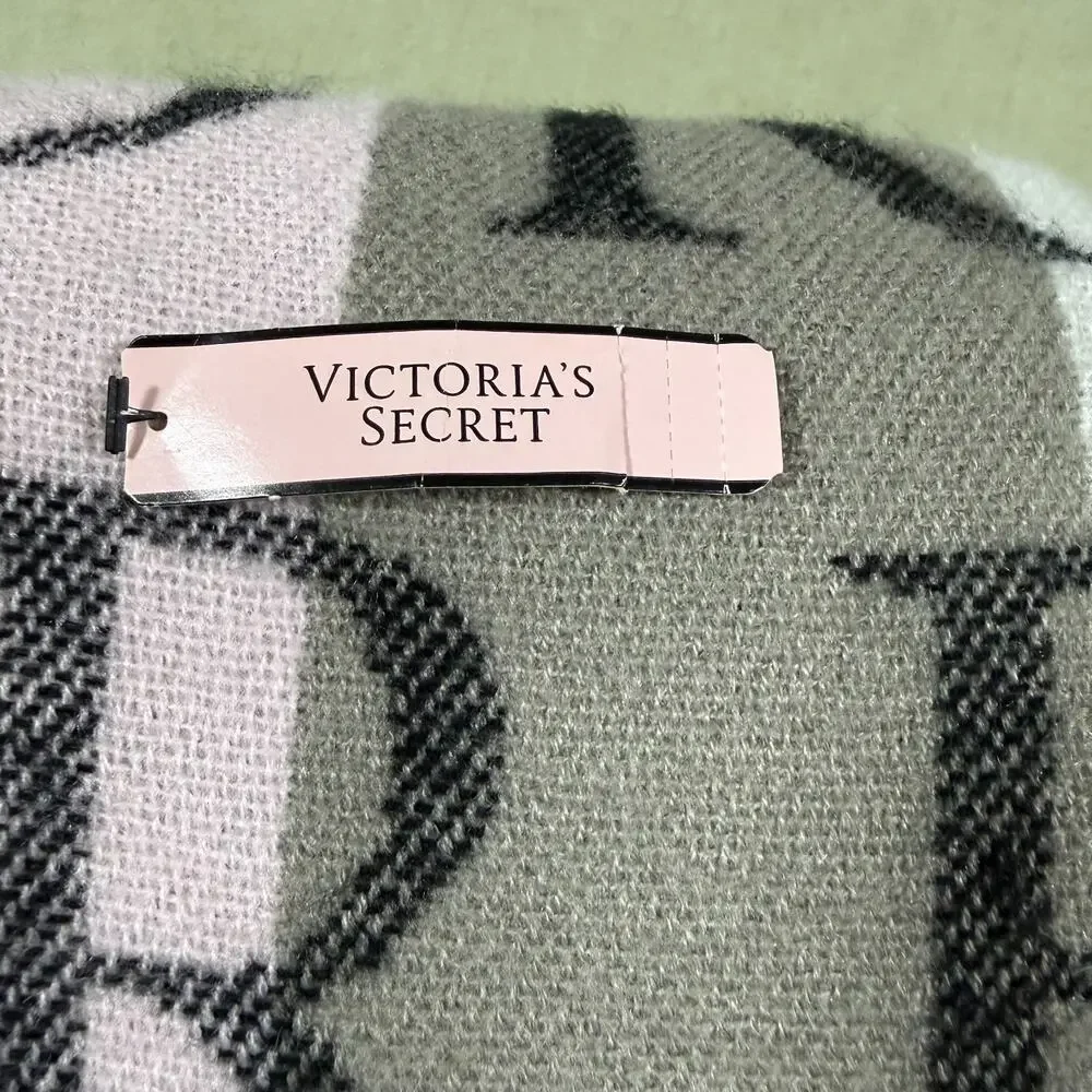 NWT VICTORIA'S SECRET *LIMITED EDITION THROW BLANKET* COZY SOFT GIFT!